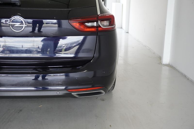 Opel Insignia 2,0T 154kW SPORTS TOURER 4X4 - fotka 9 z 32