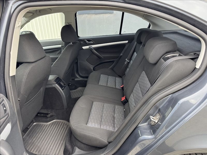 Škoda Octavia 1,8 TSI klima 1.maj. původ ČR - fotka 17 z 50