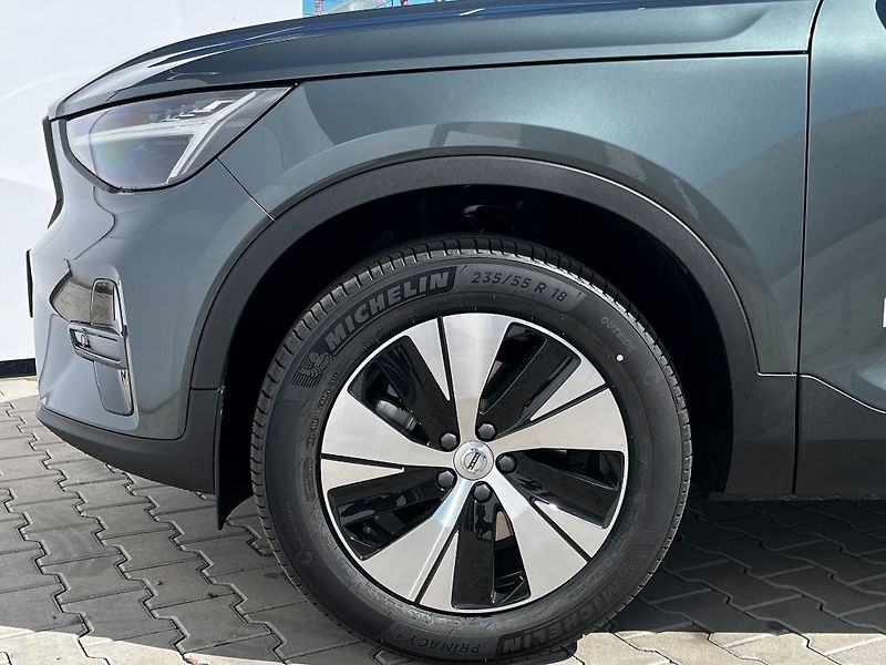 Volvo XC40 Plus Dark B3 120kW - fotka 24 z 24