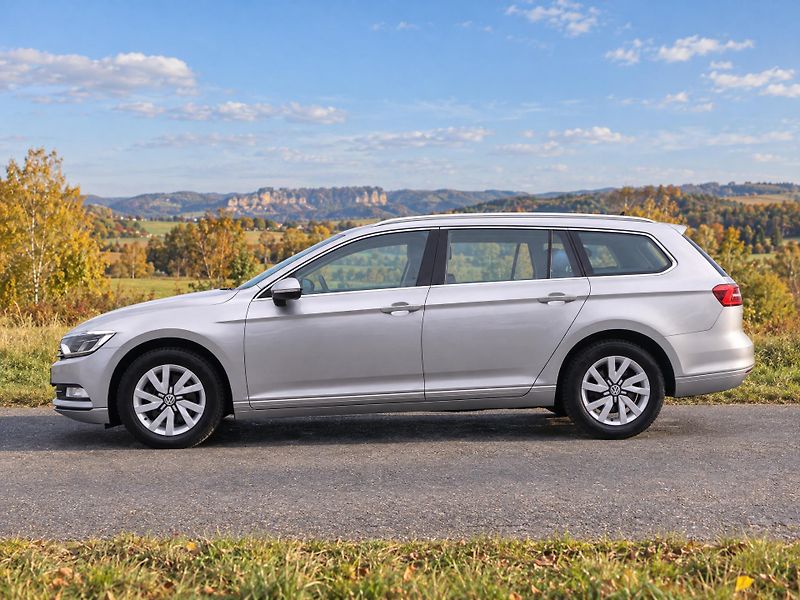 Volkswagen Passat 1,6 TDI Comfortline LED - fotka 4 z 28