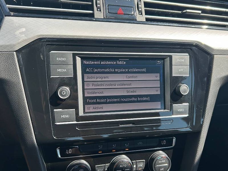 Volkswagen Passat Business 1,5TSI - fotka 18 z 26