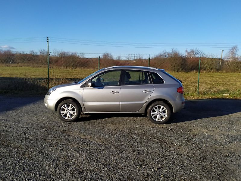 Renault Koleos (2009) 2.0 TD/ 110 kW, 4x4 - fotka 3 z 12
