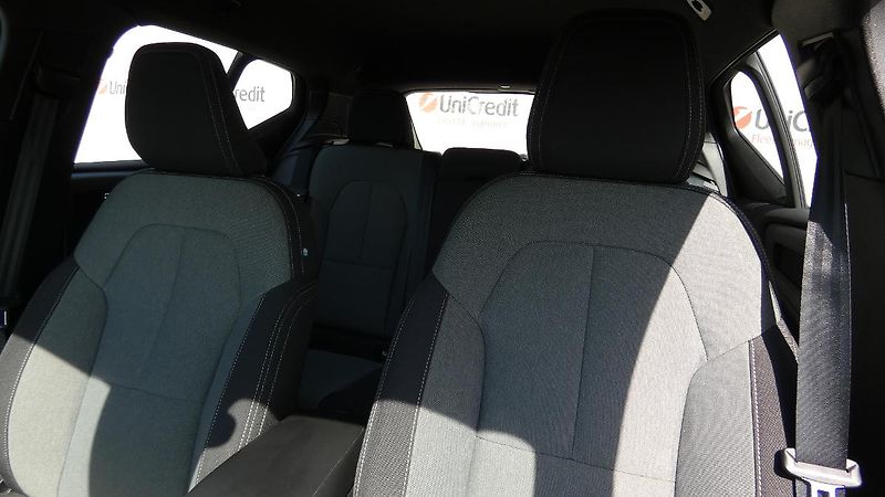 Volvo XC40 T2 FWD Momentum Core - fotka 7 z 22
