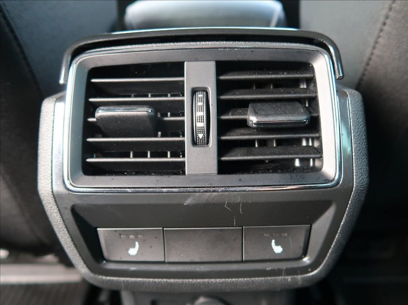 Škoda Karoq 2,0 TDi,110kW,Style,1majČR,4X4 - fotka 21 z 30