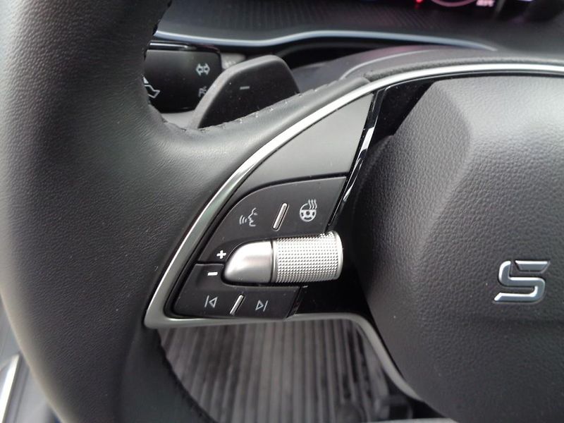 Škoda Octavia COMBI 1.5 eTSI M-HEV Top Selec - fotka 13 z 29
