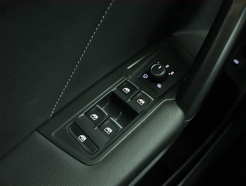 Volkswagen Tiguan (2023) R-Line 2.0 TDI - fotka 17 z 17