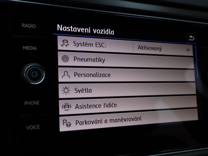 Volkswagen T-Roc 1,6 TDi Style LED Webasto Asis - fotka 18 z 39