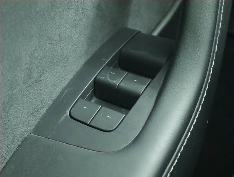 Tesla Model Y (2022) Long Range AWD 79kWh, SoH 89% - fotka 21 z 24