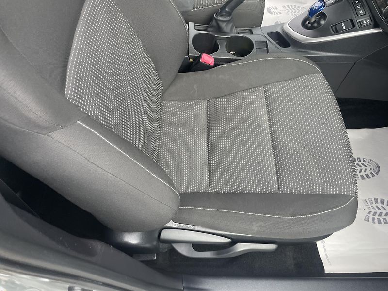 Toyota Auris 1.8i 16v HYBRID AUT SERVIS TOP - fotka 140 z 172