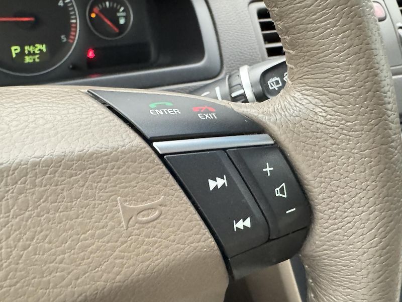 Volvo XC90 D5 AWD SUMMUM AUT CZ  - fotka 35 z 41