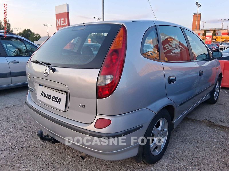 Nissan Almera Tino (2004) 2.2 dCi - fotka 2 z 3
