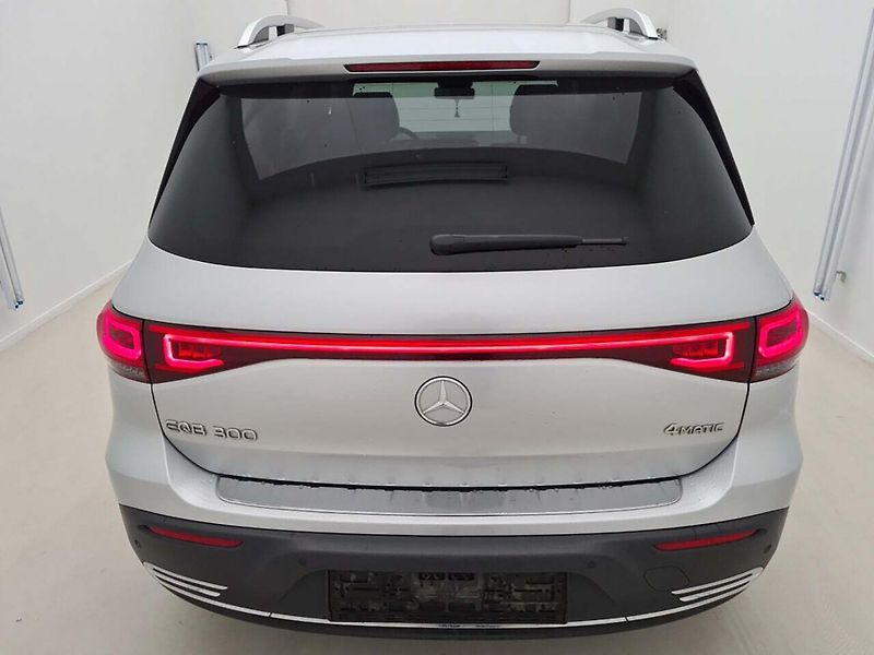 Mercedes-Benz EQB (2022) 4MATIC | 7 míst! - fotka 5 z 14