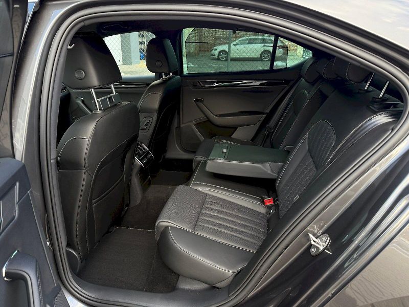 Škoda Superb (2022) 2.0 TSI 206 kW DSG 4x4 L&K - fotka 10 z 29