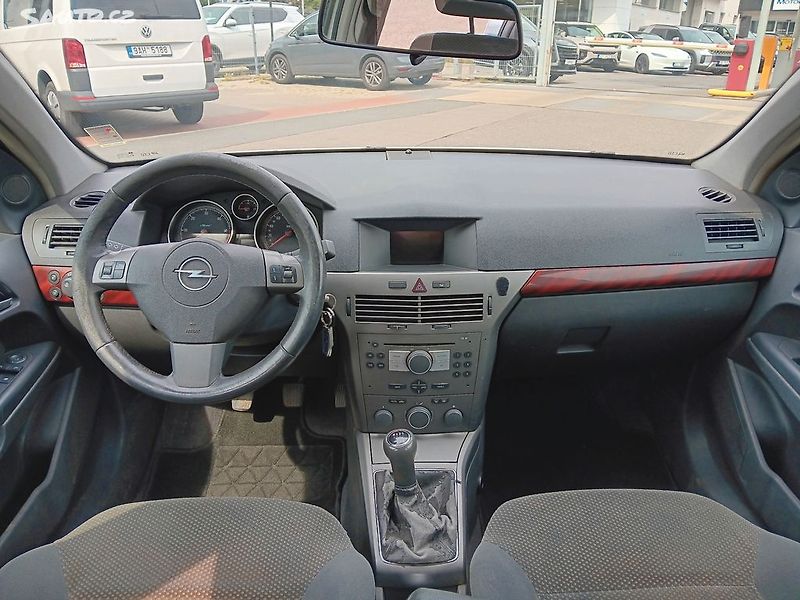 Opel Astra 1.7 CDTI - fotka 11 z 24