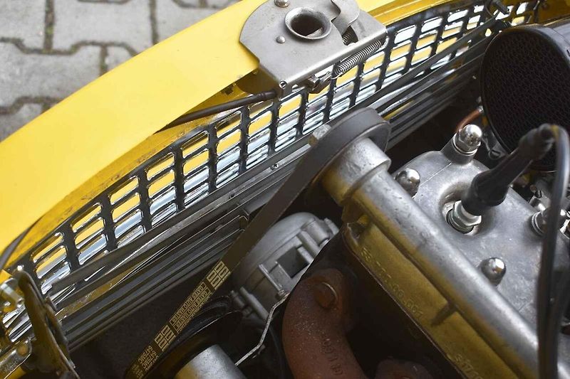 Auto má vyvážené proporce a zajímavé detaily.
