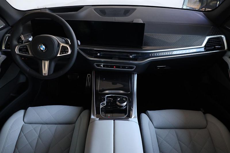 BMW X5 xDrive30d - fotka 5 z 18