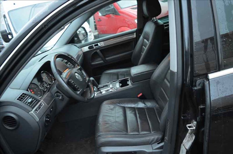 Volkswagen Touareg (2008) 2,5 TDI - fotka 13 z 19
