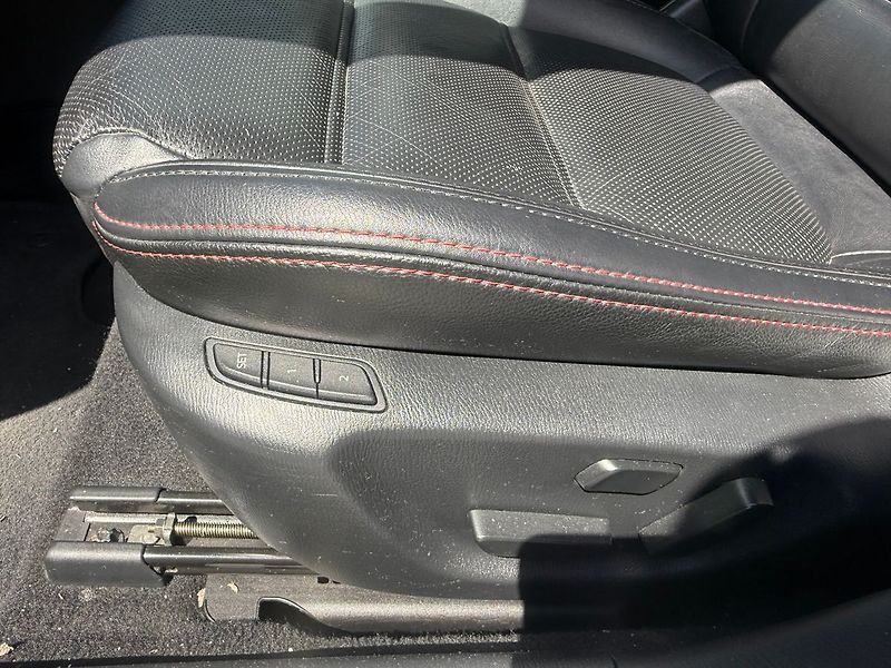 Mazda 6 Revolution Top 2,2 130 kW - fotka 16 z 23