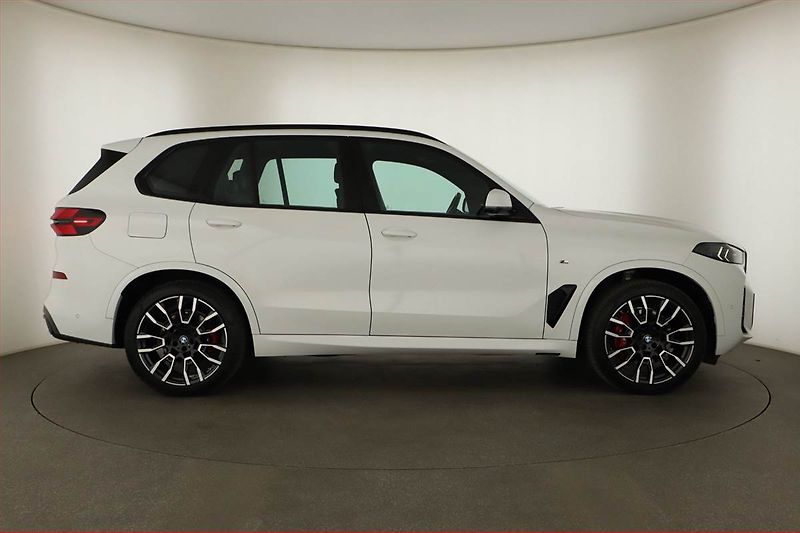 BMW X5 (2023) xDrive40i, HUD, Výhřev, H/K - fotka 6 z 20