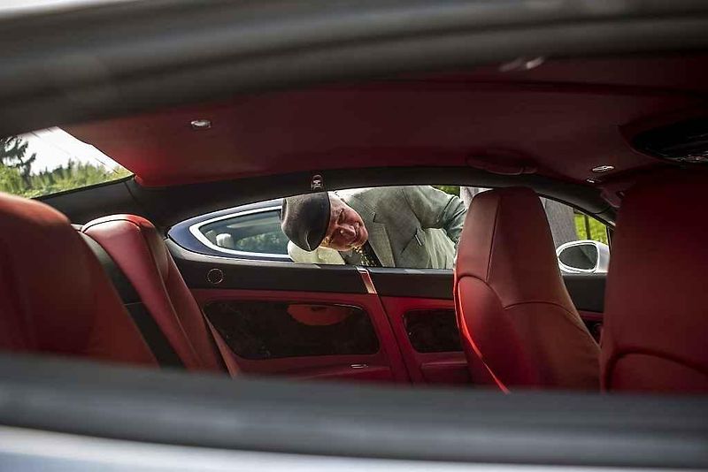 Desítky milovníků aut značek Rolls-Royce a Bentley se sešli 23. května v pražské Dubči na druhém setkání příznivců těchto luxusních aut v Česku. K vidění byly i další značky sportovních aut.