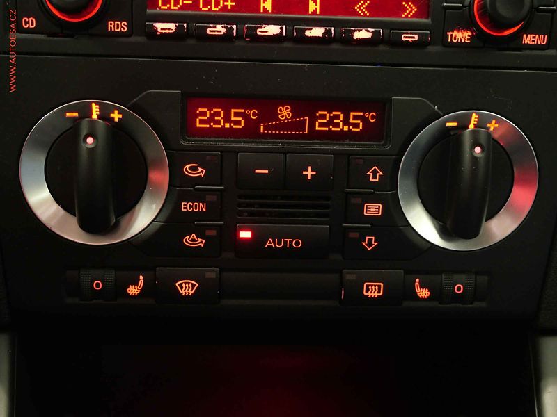 Audi A3 (2005) 1.6i, Výhřev sed - fotka 16 z 17