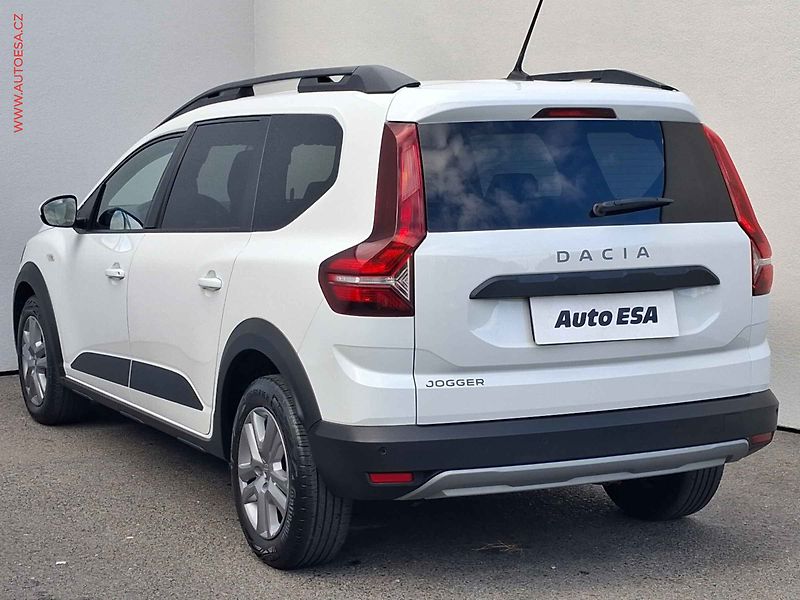 Dacia Jogger (2022) 1.0 TCe, AC, tempo, park - fotka 6 z 16