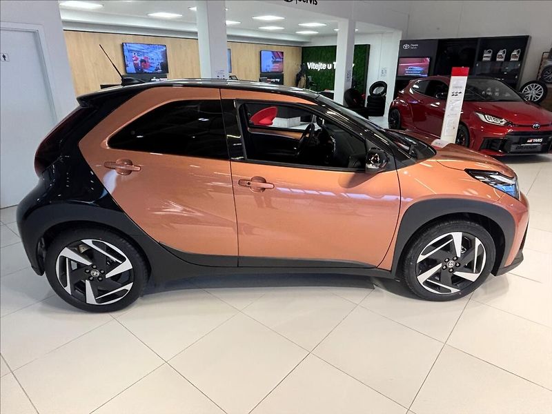 Toyota Aygo 1,5   X Executive 2026 - fotka 7 z 8
