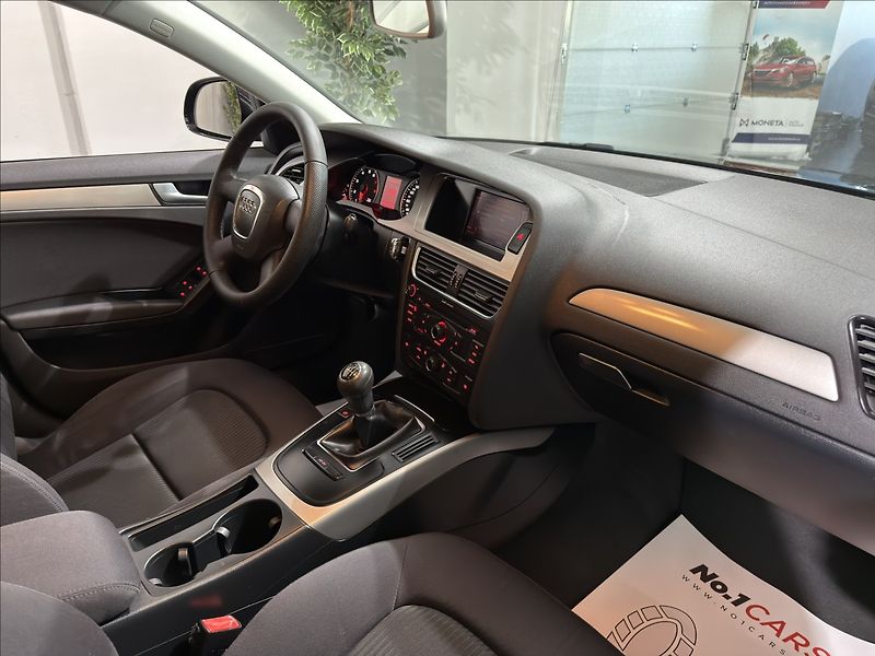 Audi A4 1,8   TFSI B8 BI-XENON ALU R18 - fotka 17 z 33