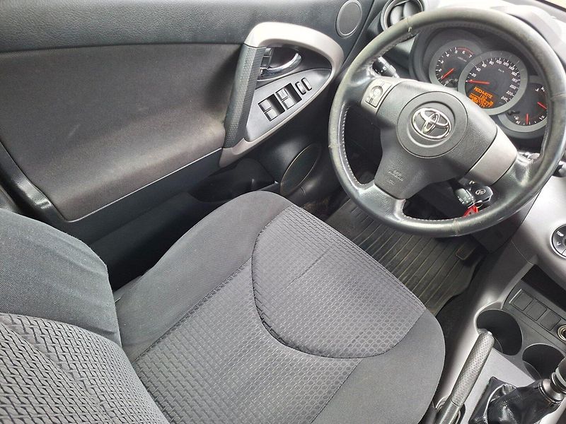 Toyota RAV4 (2007) 2.2 D-CAT 130kW 4X4 -TAŽ.ZAŘ. - fotka 11 z 35