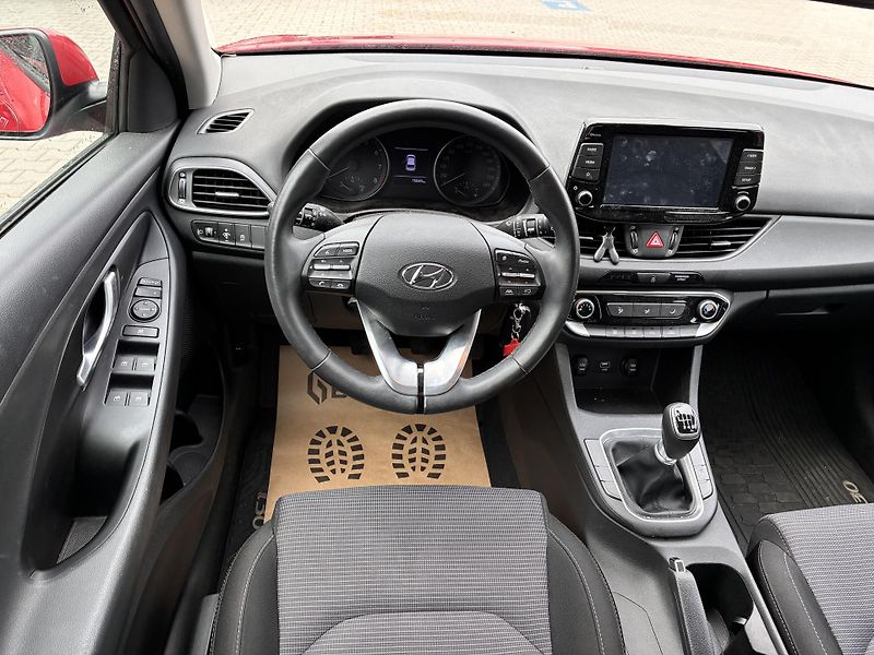 Hyundai i30 1.5DPi 81kW COMFORT 16.000km!! - fotka 12 z 21