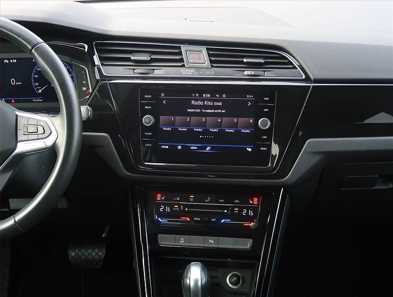 Volkswagen Touran (2023) 2.0 TDI - fotka 12 z 25