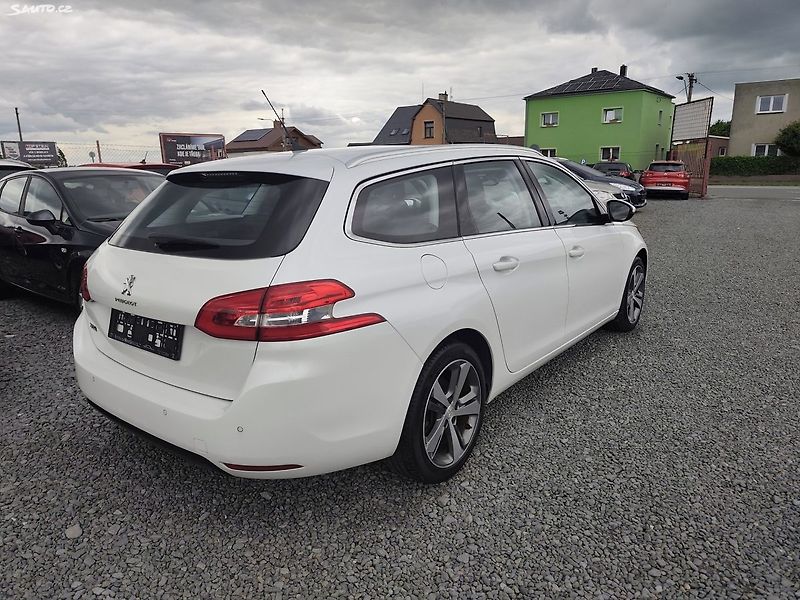Peugeot 308 (2015) - fotka 6 z 40