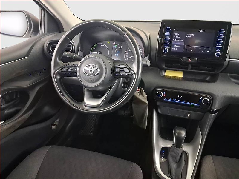 Toyota Yaris (2021) 1.5 Hybrid, Automat, ČR,1.maj - fotka 7 z 16