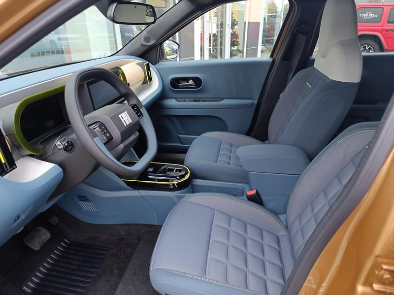Fiat Grande Panda (2025) 113k BEV 44kWh La Prima - fotka 8 z 24