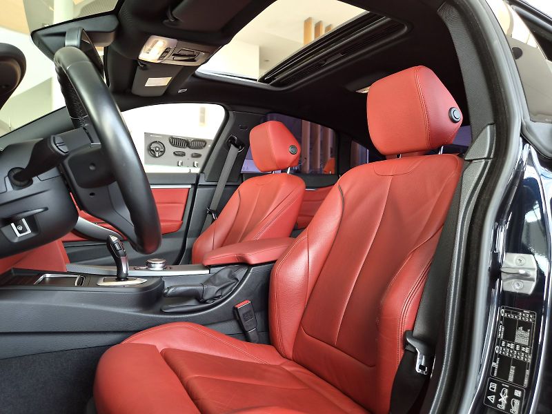 BMW Řada 4 440i xDrive - fotka 18 z 28