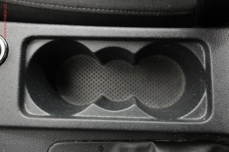 Škoda Octavia (2013) 1.6 TDi, ČR, Elegance - fotka 21 z 23