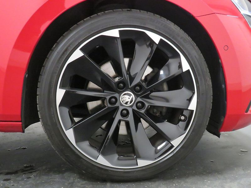 Škoda Superb - fotka 10 z 25