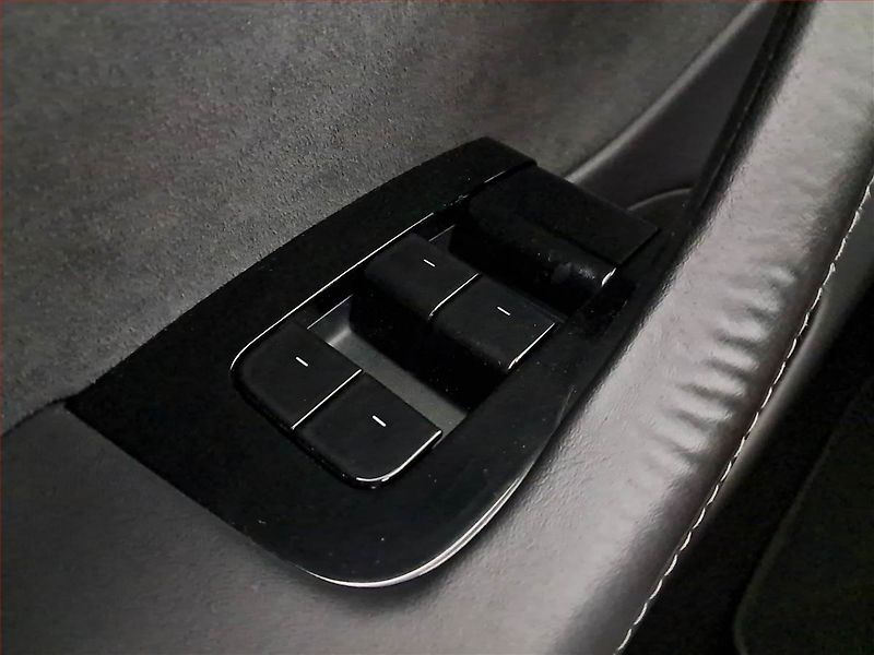 Tesla Model 3 (2019) Long Range 4WD 78kWh, SoH 79% - fotka 16 z 21