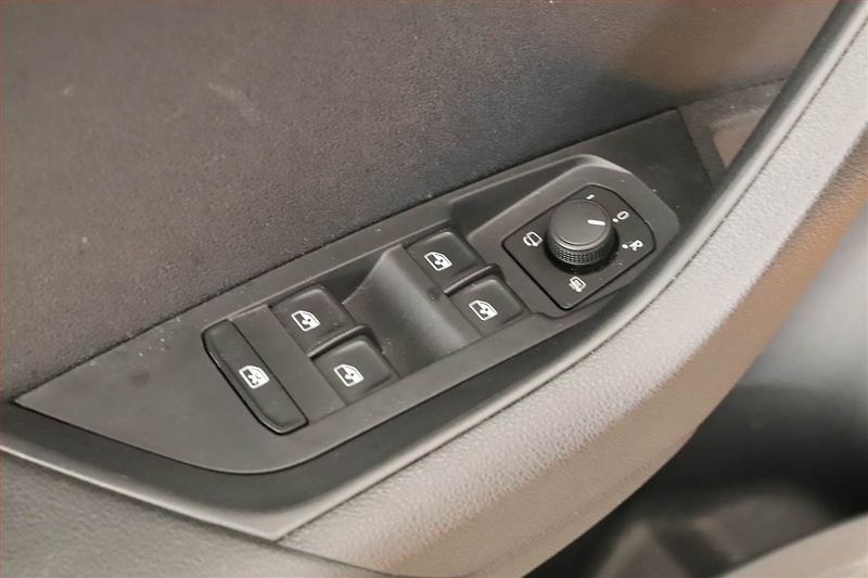 Škoda Karoq (2025) 1.5 TSI, Drive, FullLed - fotka 9 z 16