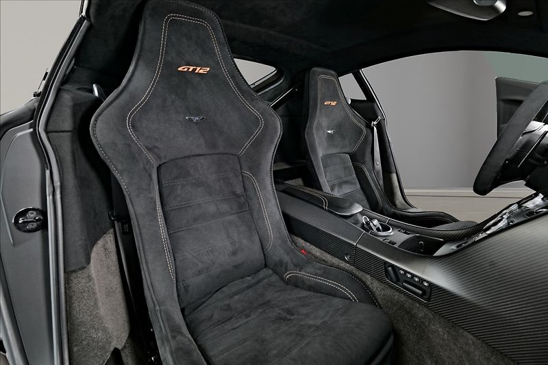 Aston Martin V12 Vantage GT12 - fotka 21 z 22