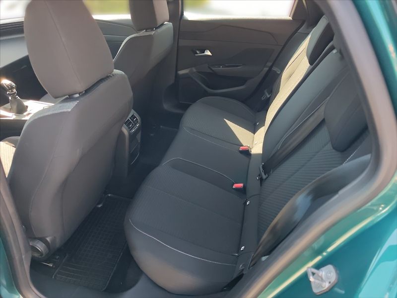 Peugeot 308 1,2 PT 130 ACTIVE - fotka 8 z 11