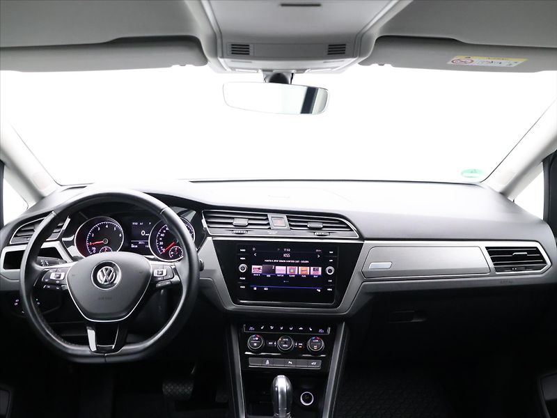 Volkswagen Touran 1,5 TSI EVO 110kW HighLline - fotka 26 z 34