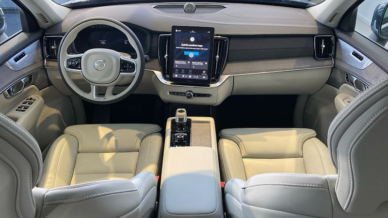 Volvo XC90 (2026) PLUS BRIGHT, T8 AWD, 184+115 k - fotka 11 z 13