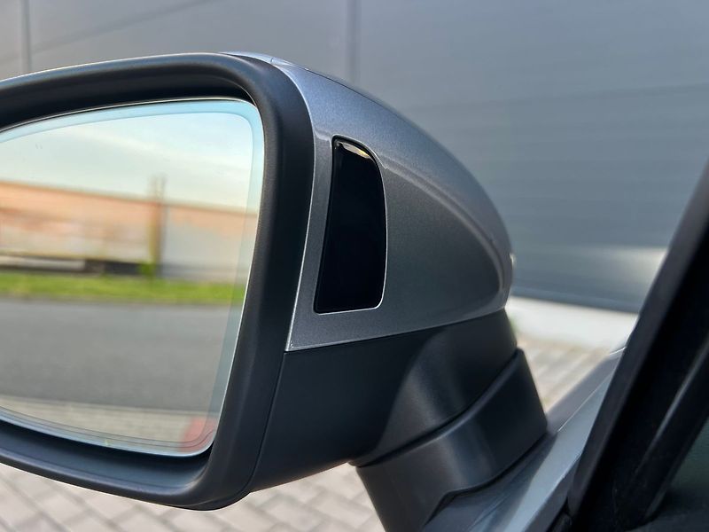 Volkswagen Passat (2020) 2.0 TDI-DSG-ELEGANCE - fotka 12 z 49