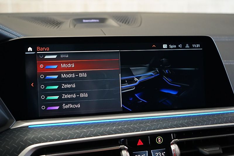 BMW X7 M50i xD, Executive Drive Pro - fotka 34 z 50