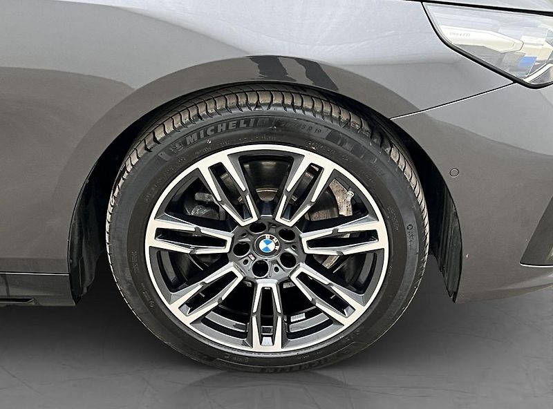 BMW Řada 5 520d AWD Touring MSport Tažné - fotka 9 z 35
