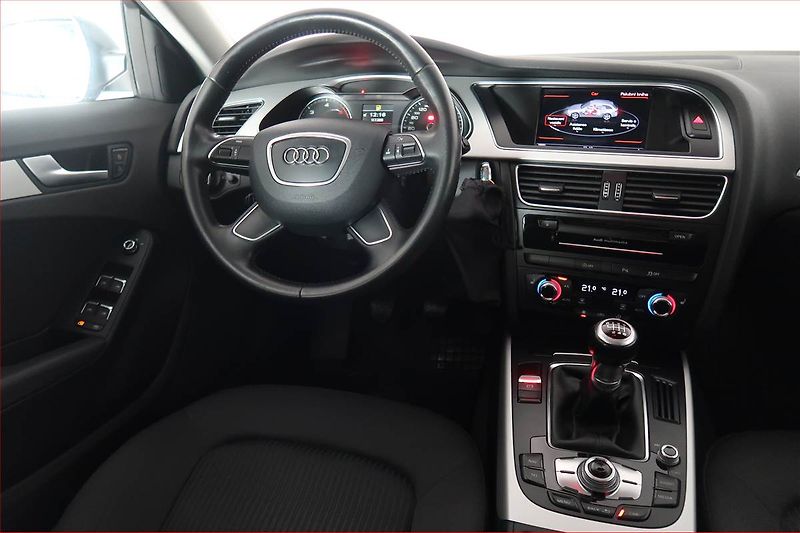Audi A4 (2015) Sport 2.0 TDI, Navi, Bi-Xenony - fotka 7 z 18