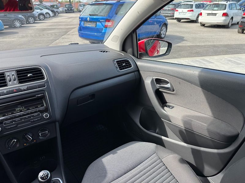 Volkswagen Polo (2012) Comfortline 1.2i 44kW - fotka 15 z 36