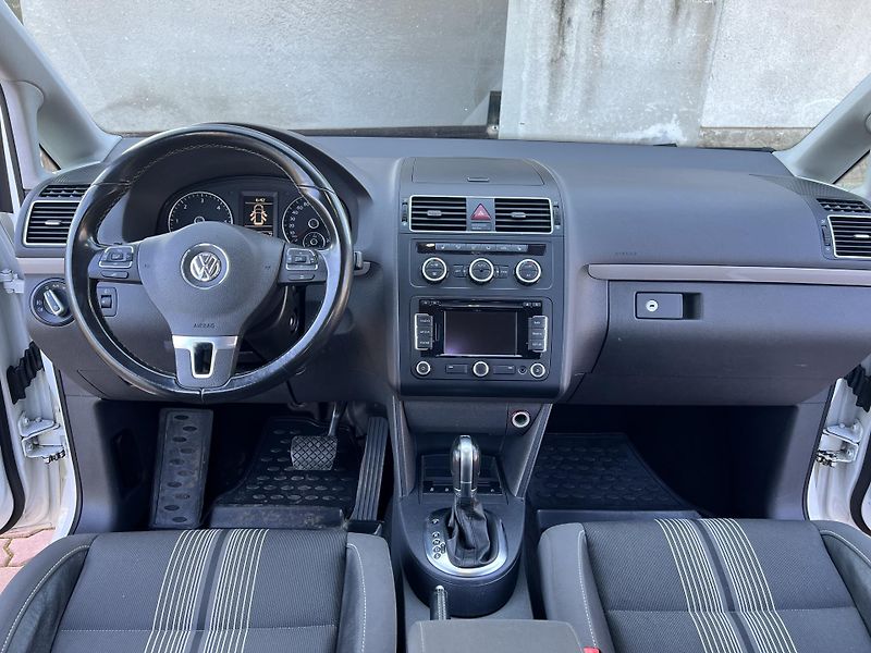 Volkswagen Touran 1.6TDI 77KW,MATCH,NAVI,DSG,DIG - fotka 33 z 46