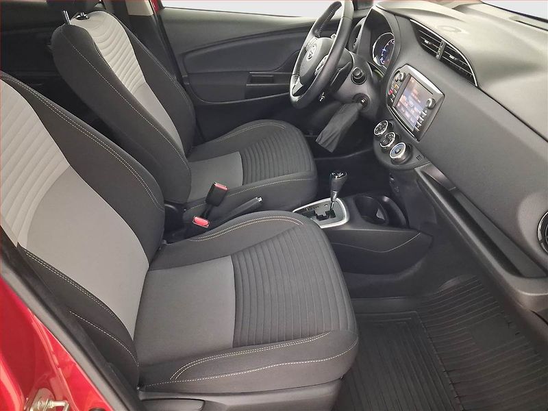 Toyota Yaris (2017) 1.5 Dual VVT-i, Automat - fotka 9 z 21